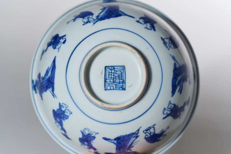 明万历 青花四妃十六子图碗一对 - 图8