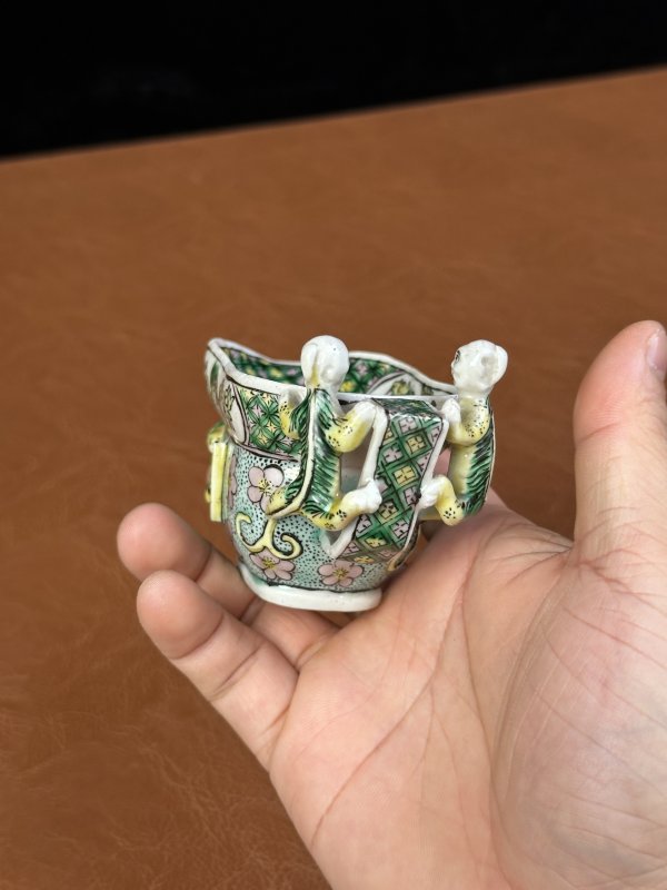 清 素三彩人物双耳杯 - 图7