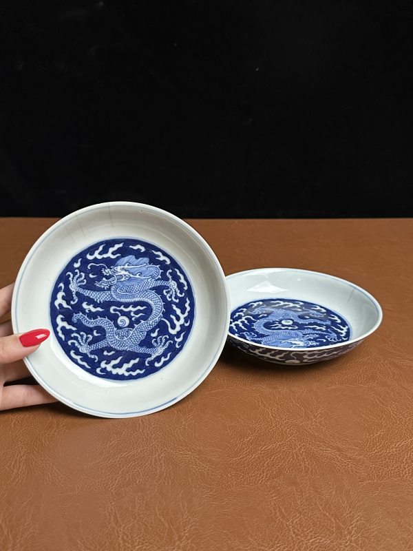 清嘉庆 青花海水龙纹盘一对 - 图2