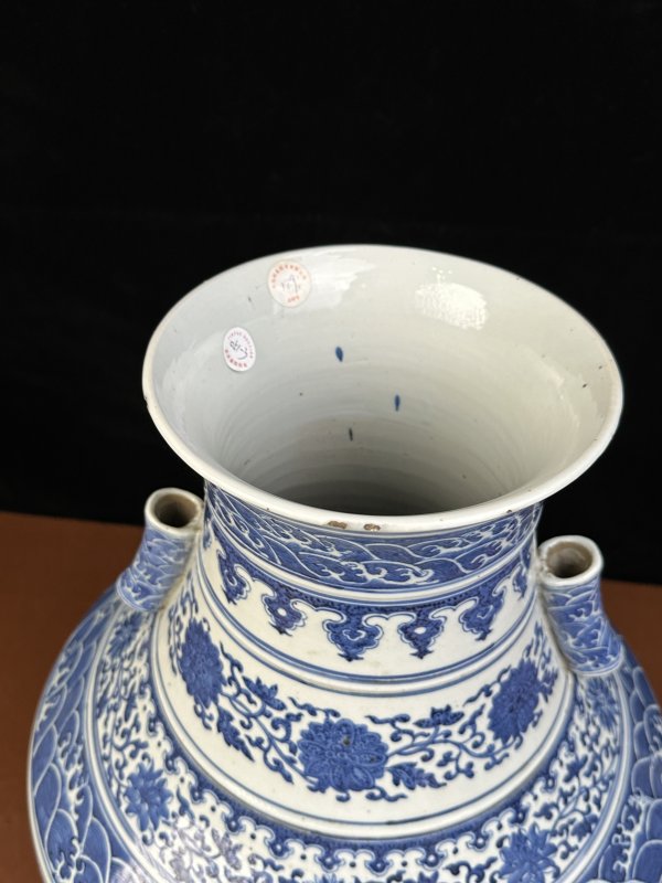 清 青花缠枝蕃莲纹贯耳折肩尊 - 图5