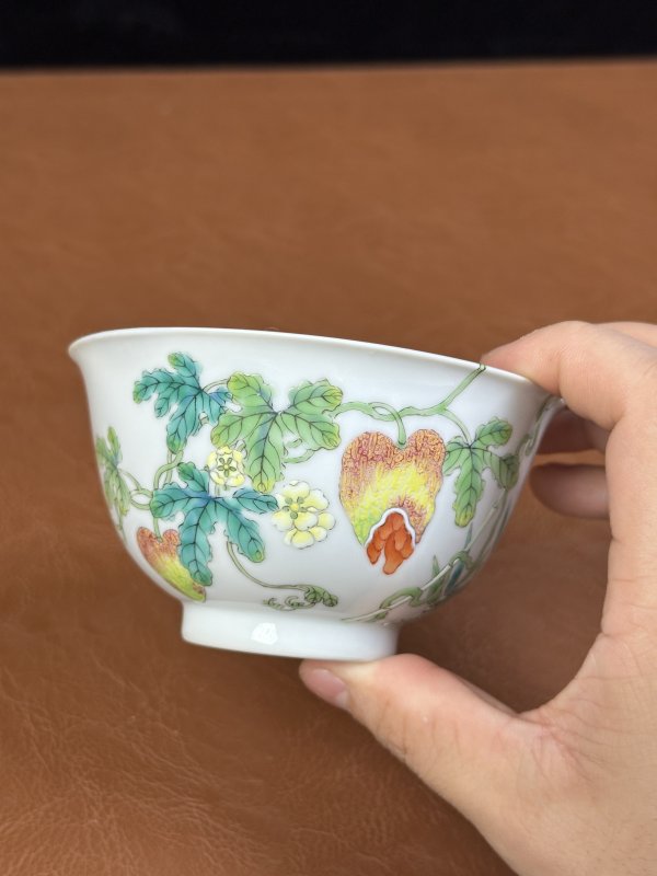 清嘉庆 粉彩过枝癞瓜纹茶园 - 图5