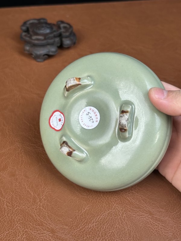清早期 龙泉三足云龙纹洗 - 图8