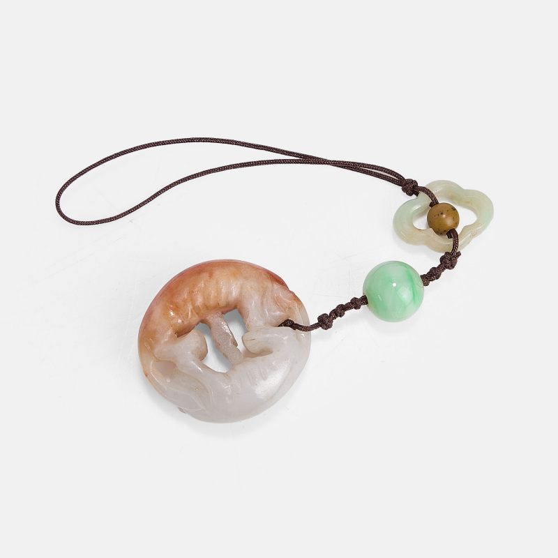 清 巧色玉雕双獾珮 | A Chinese jade pendant Qing dynasty (1644-1911), pierced and carved in the round as two badgers