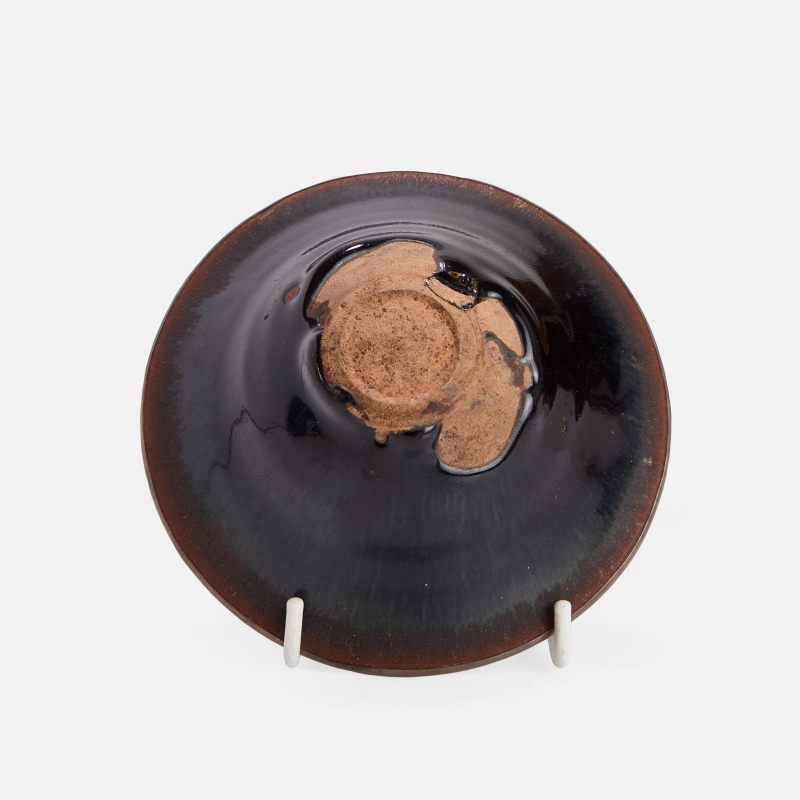 南宋 建窑兔毫茶盏 | A Chinese Jian ware tea bowl Southern Song dynasty (1127-1279), the conical body rising from a circular foot to an everted rim mounted with silver - 图4
