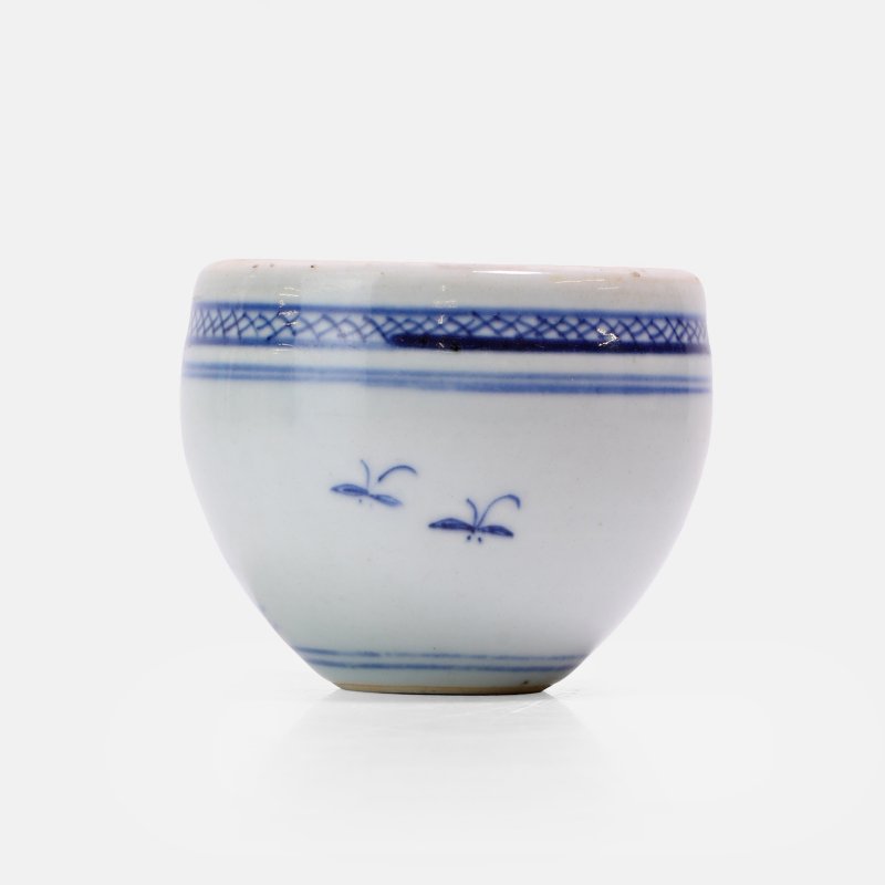 清康熙 青花雄鸡牡丹纹水盂 | A Chinese blue and white water pot Kangxi (1662-1722), heavily potted