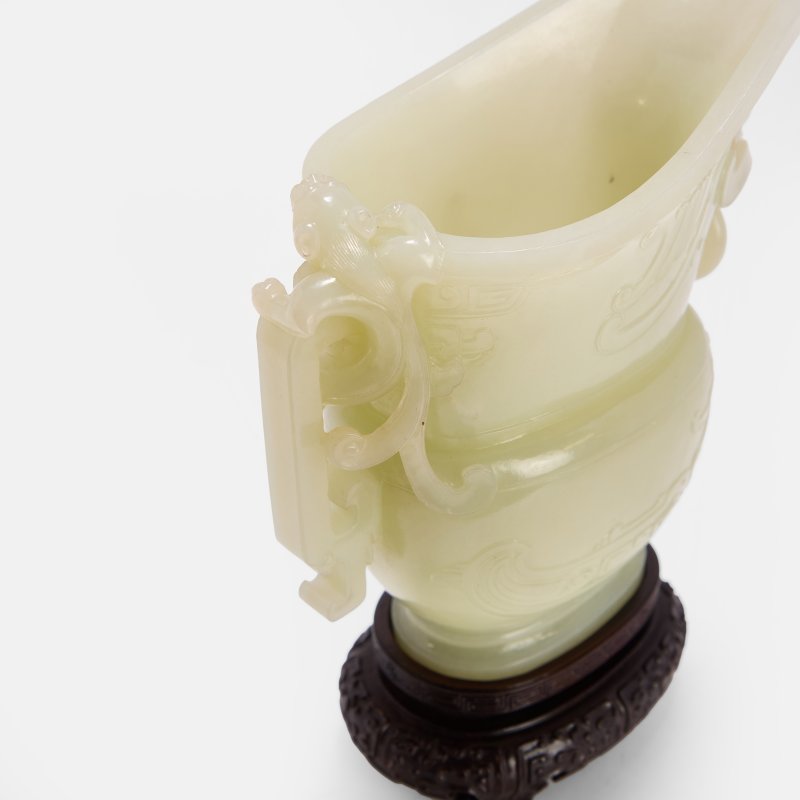 清 玉雕仿古龙凤呈祥纹觥 连木底座 | A Chinese jade gong vessel Qing dynasty (1644-1911), in the form of an archaic bronze