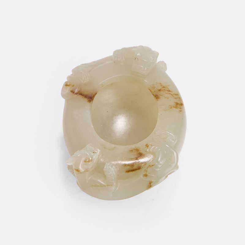 清 白玉螭龙纹三足水丞 | A Chinese jade water pot Qing dynasty (1644-1911), of oval form with three stud feet