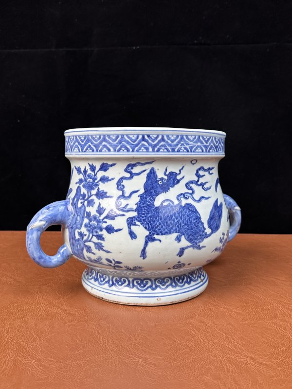 明嘉靖  青花仙瑞麒麟纹双象耳炉 - 图14