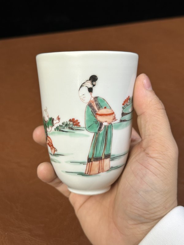 清康熙 五彩人物仰钟杯 - 图2