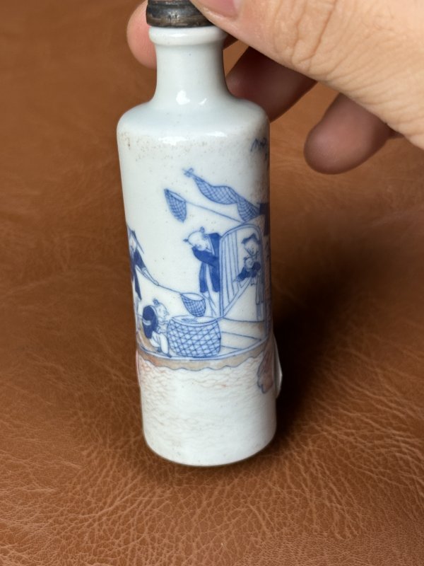清中期  青花釉里红人物鼻烟壶三只 - 图16