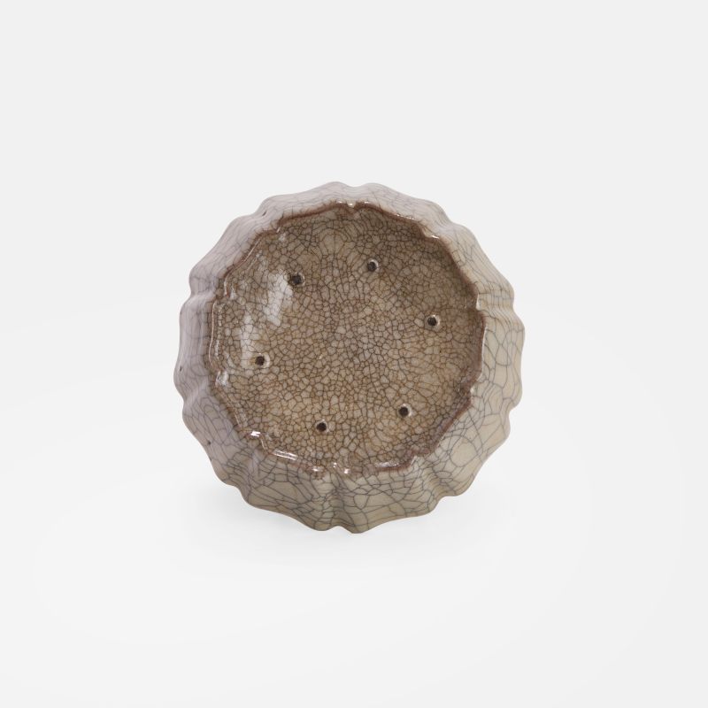 清 仿哥釉十棱葵瓣洗 | A Chinese Ge-type washer Qing dynasty (1644-1911), of mallow-shaped lobed form - 图2