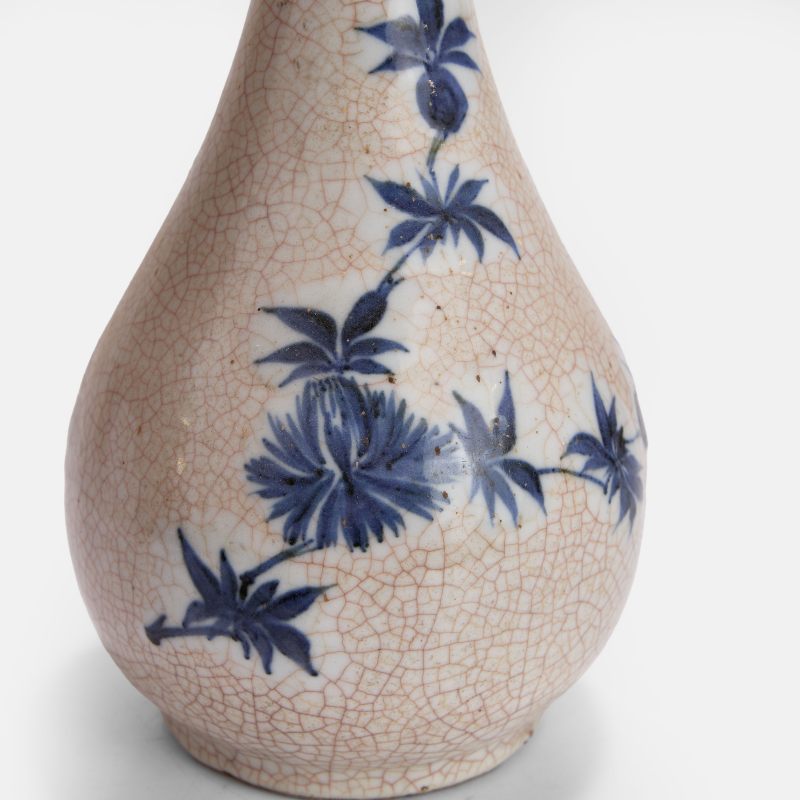 明晚期 浆胎青花折枝花果纹瓶 | A Chinese blue and white soft paste vase late Ming dynasty, the pear-shaped body rising from a circular foot to a cylindrical neck