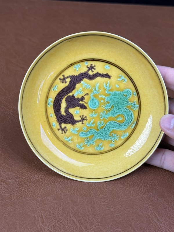 清同治 黄地素三彩龙纹盘 - 图4