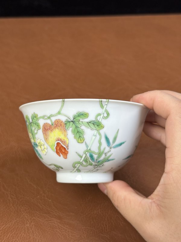 清嘉庆 粉彩过枝癞瓜纹茶园 - 图6