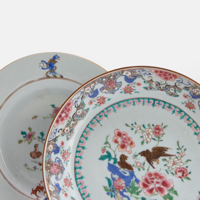 清十八世纪 外销粉彩徽章纹盘 一组六件 | A collection of Chinese export famille rose armorial plates 18th century, comprising:
a pair of soup plates