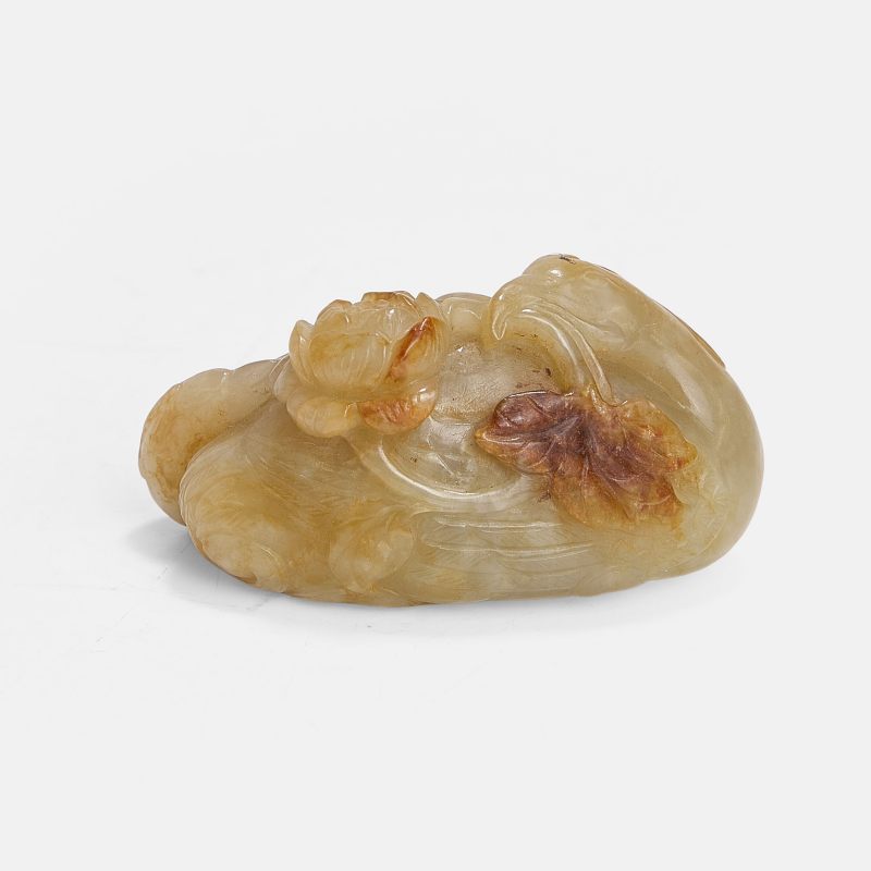 清 玉雕凤衔牡丹把件 | A Chinese jade carving Qing dynasty (1644-1911), carved with two phoenixes
