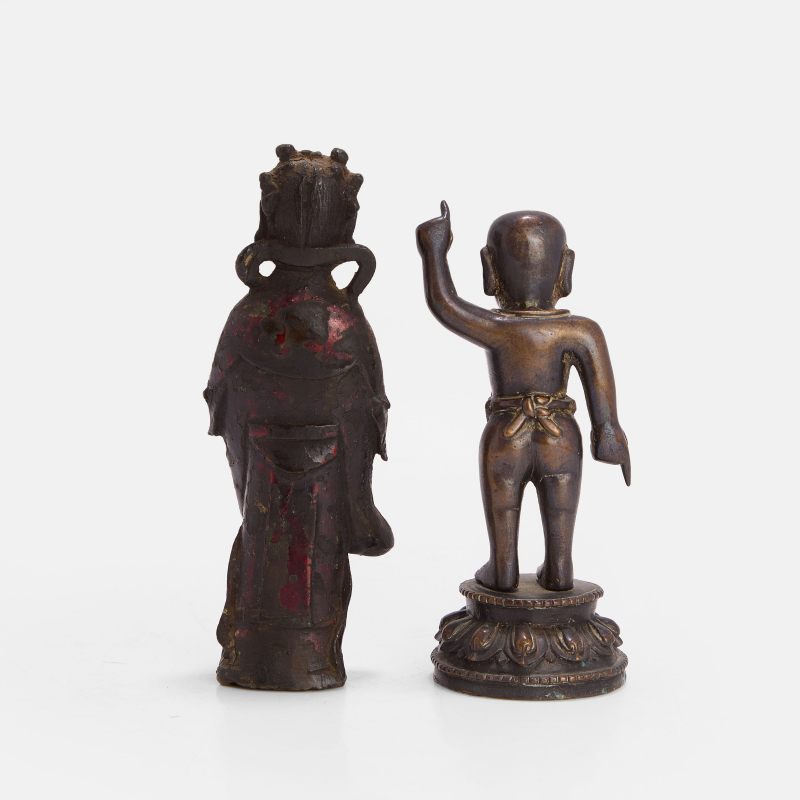 明晚期 铜诞生佛立像 及 龙女立像 | Two Chinese bronze figures late Ming dynasty, comprising:
an infant Buddha