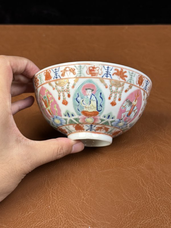 清中期 粉彩七珍八宝图碗一对 - 图5