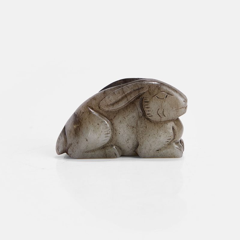 明 玉双兔把件 | A Chinese jade carving Ming dynasty (1368-1644), of a recumbent rabbit - 图2