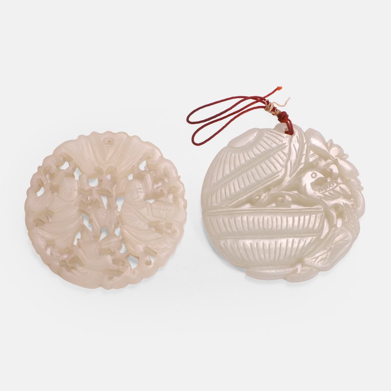 (2) | Two Chinese jade plaques 19th century, of circular form - 图2