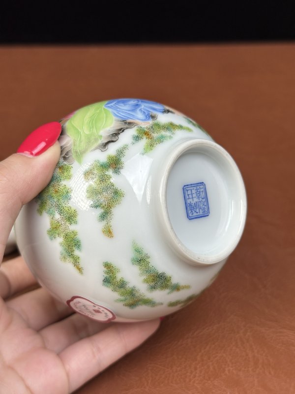 民国 珐琅彩西洋人物诗文蒜头瓶 - 图15