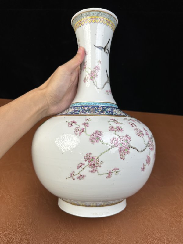 清晚期 粉彩喜上眉梢图赏瓶 - 图6