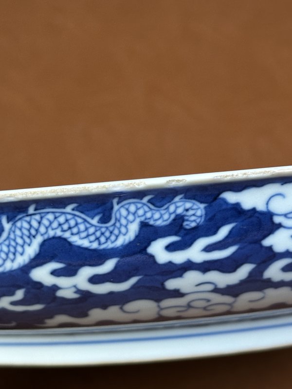 清乾隆 青花留白云龙纹大盘 - 图14