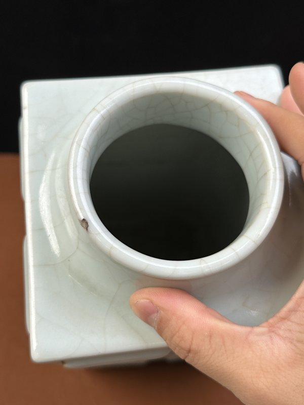 清同治 粉青釉八卦纹琮式瓶 - 图10