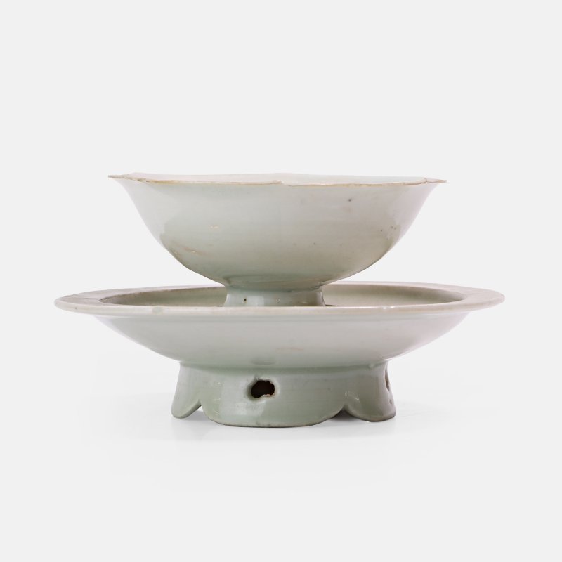 宋 青白釉花口盏 及盏托 | A Chinese qingbai-glazed stem cup and stand Song dynasty (960-1279), of lobed form - 图2