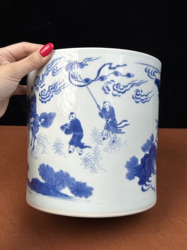 明崇祯  青花麒麟送子图笔筒 - 图7