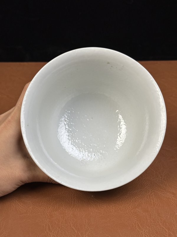 清晚期 素三彩暗刻云龙花蝶纹碗 - 图6
