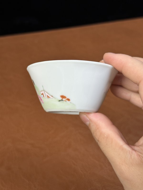 清雍正 粉彩人物马蹄杯 - 图6