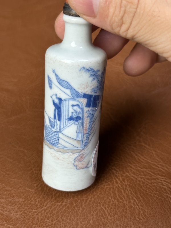 清中期  青花釉里红人物鼻烟壶三只 - 图17