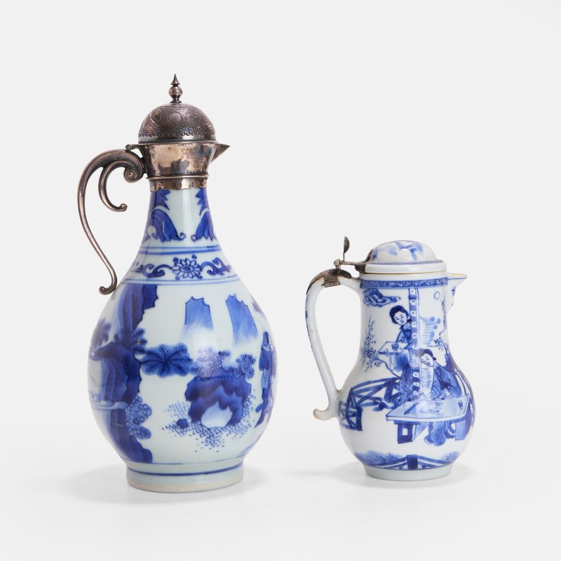清康熙 青花人物故事图执壶 一组两件 | Two Chinese blue and white jugs Kangxi (1662-1722), one of globular form rising to a cylindrical neck flanked with an 'S'-shaped handle
