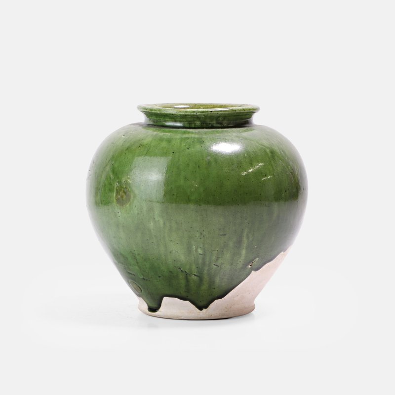 唐 绿釉罐 | A Chinese earthenware jar Tang dynasty (618-907), of ovoid form with a short neck and a lipped rim - 图2