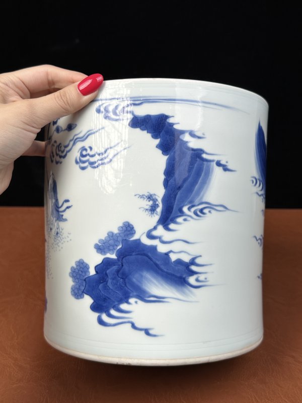 明崇祯  青花麒麟送子图笔筒 - 图8