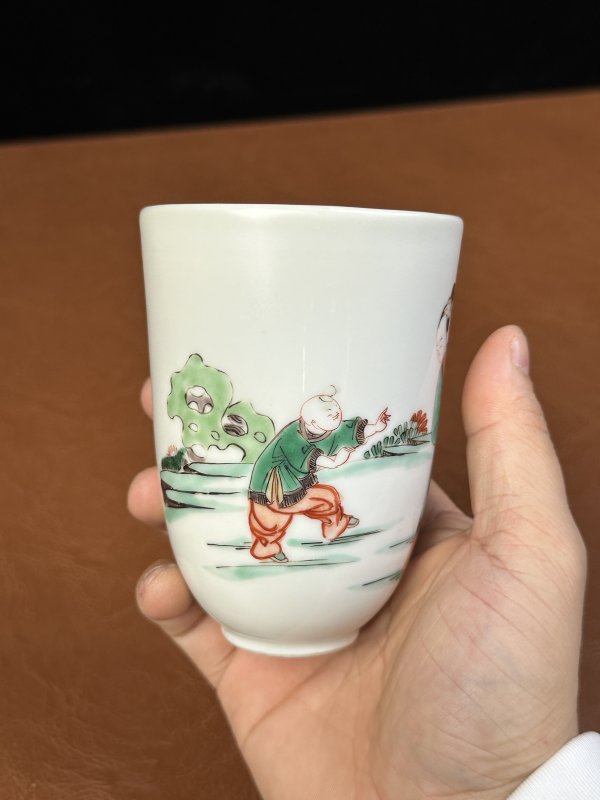 清康熙 五彩人物仰钟杯 - 图4