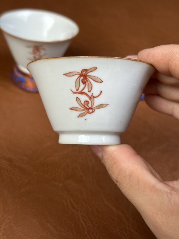 清早期 矾红描金花卉纹杯一对 - 图3
