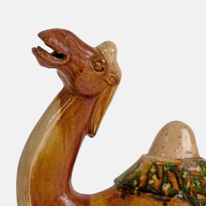 唐 三彩骆驼立像 | A Chinese sancai-glazed pottery figure Tang dynasty (618-907), of a braying Bactrian camel - 图3