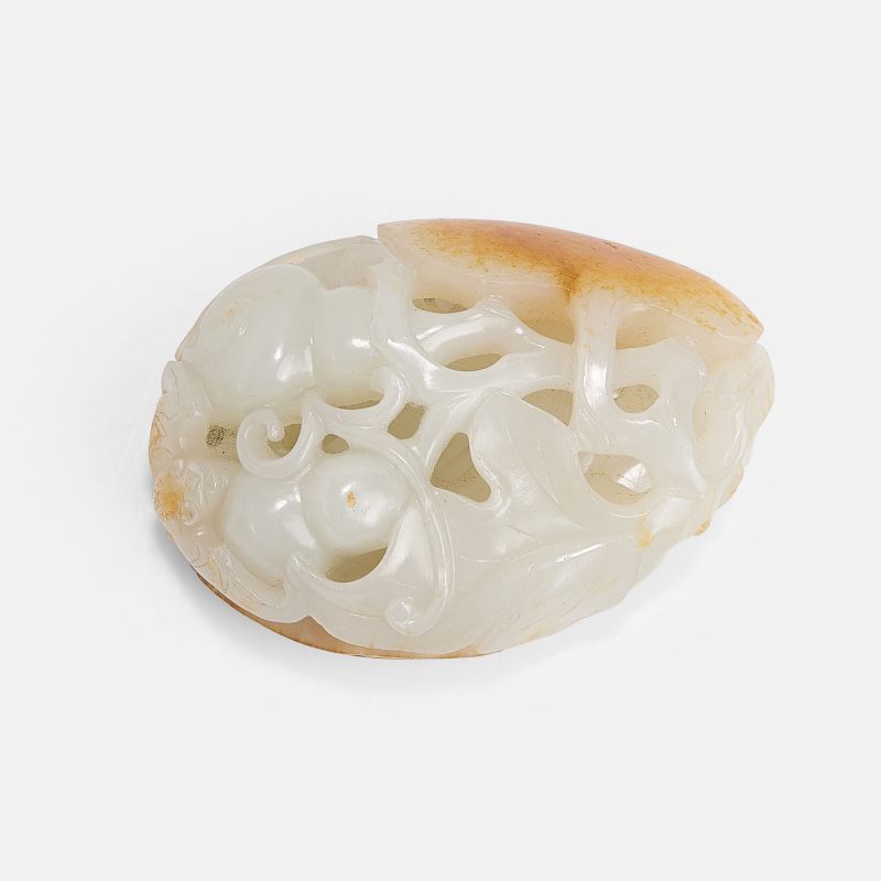 清 白玉镂雕福禄双全纹珮 | A Chinese jade carving Qing dynasty (1644-1911), pierced and carved with a bat among double gourds and leafy tendrils