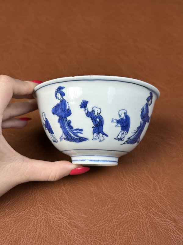 明万历 青花四妃十六子图碗一对 - 图12