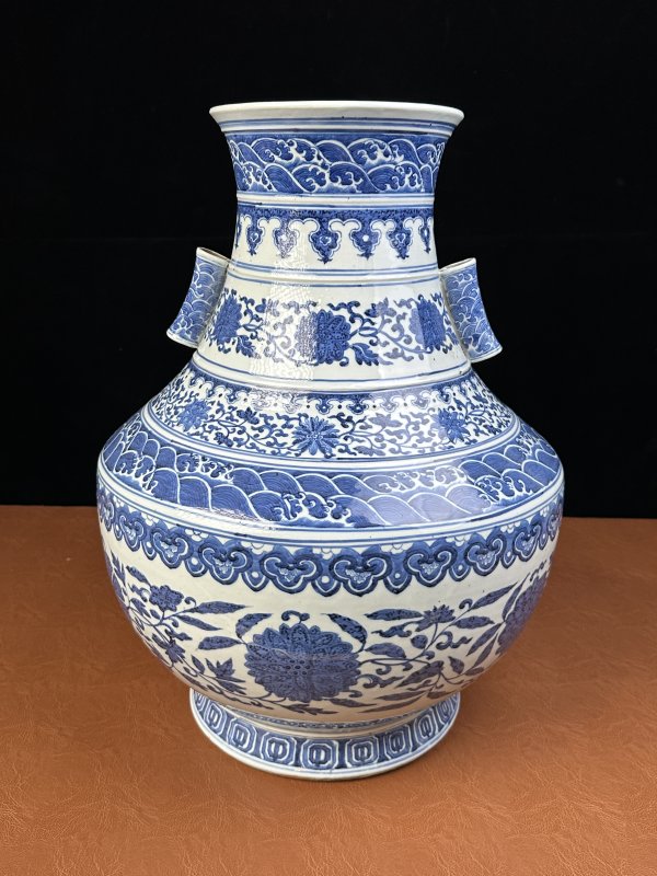 清 青花缠枝蕃莲纹贯耳折肩尊 - 图8