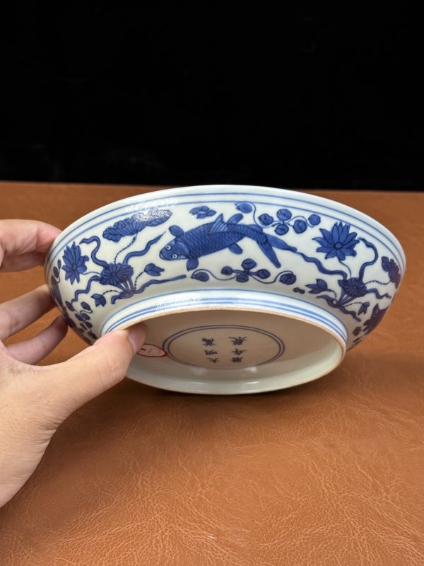 明万历 青花莲池清白礼贵鱼藻纹盘 - 图6