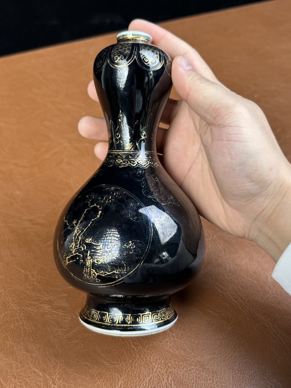 清康熙 乌金釉描金蒜头瓶 - 图4