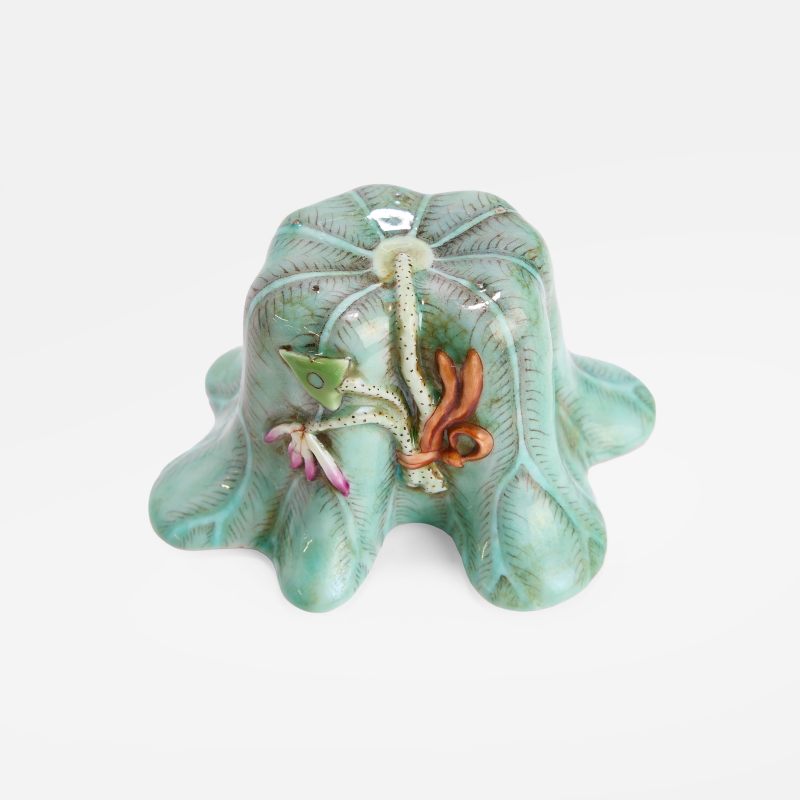 清晚期 仿大理石纹荷叶式杯 | A Chinese famille rose cup late Qing dynasty, in the shape of a lotus leaf