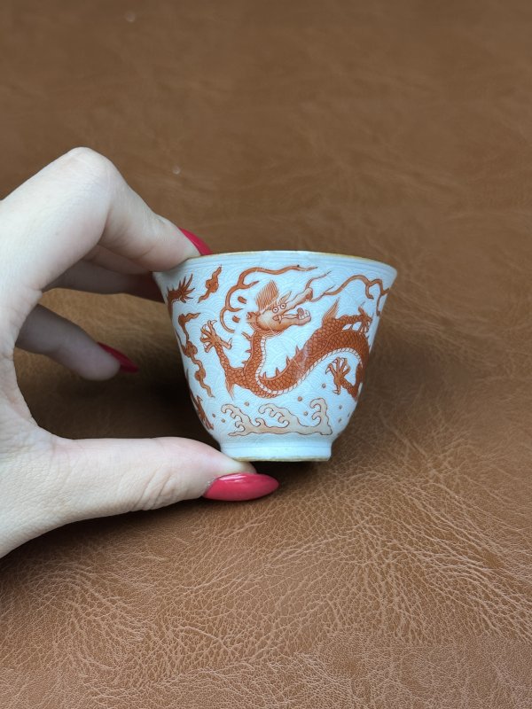 清乾隆 白地轧道海水矾红描金云龙赶珠纹盏托一套 - 图8