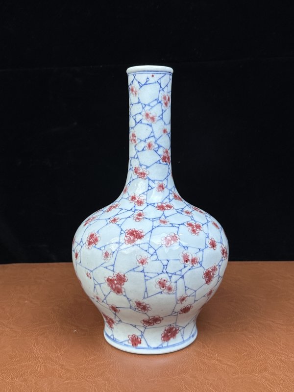 清十八世纪 青花釉里红冰梅纹赏瓶 - 图5
