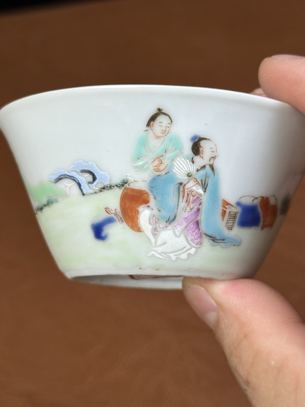 清雍正 粉彩人物马蹄杯 - 图8