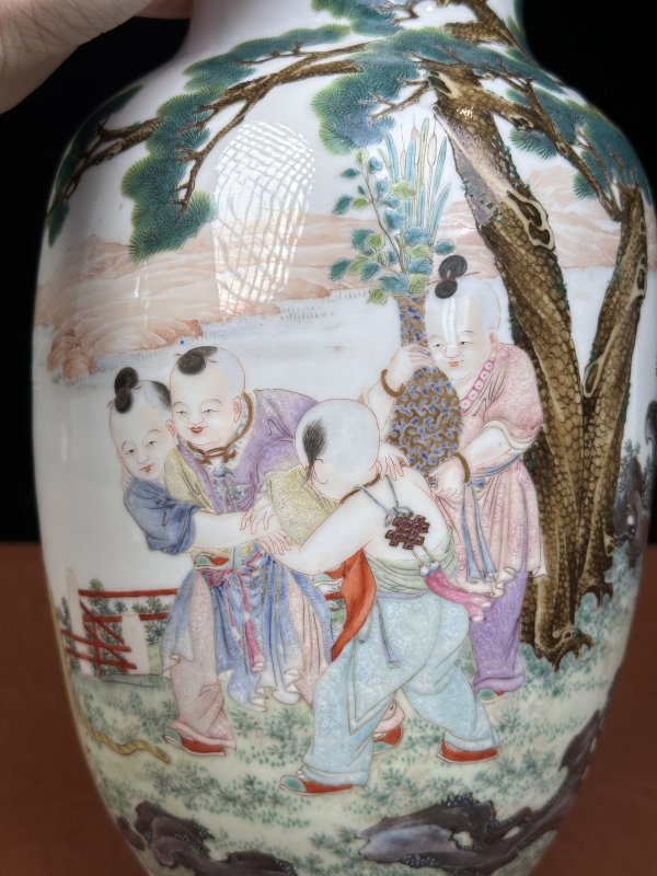 民国 居仁堂粉彩婴戏纹灯笼瓶 - 图9