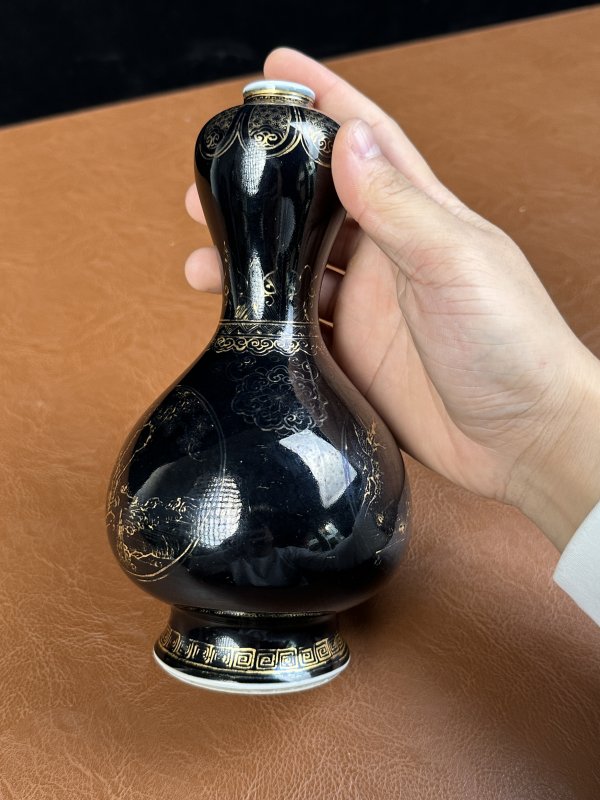 清康熙 乌金釉描金蒜头瓶 - 图5